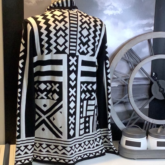 Bar III Black White Open Front Geometric Aztec Sweater Cardigan Size M - Picture 6 of 9